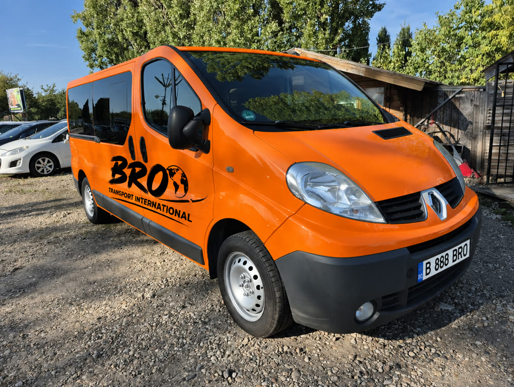 Microbuzul Renault Trafic cu care facem cursele